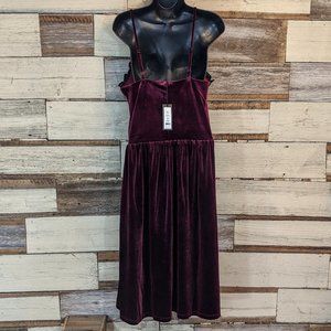 Romeo & Juliet Couture Dresses - Romeo & Juliet Couture Velvet Gothic Dress NWT Romeo & Juliet Couture Dresses - Romeo & Juliet Couture Velvet Gothic Dress NWT